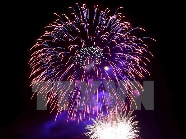 Fireworks, cultural-sport events mark national reunification - ảnh 1